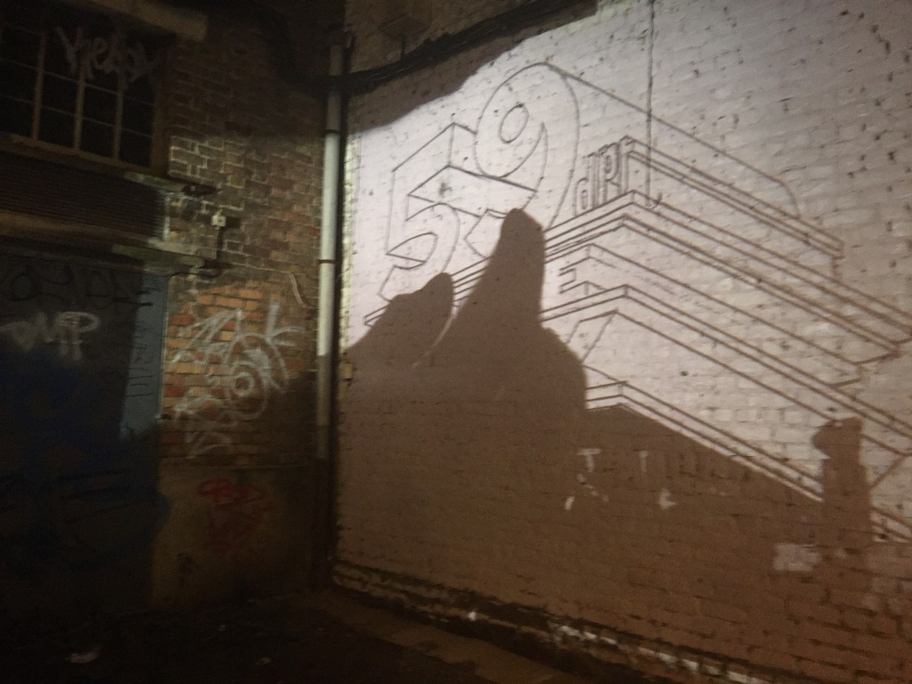 La projection du tracé sur le mur